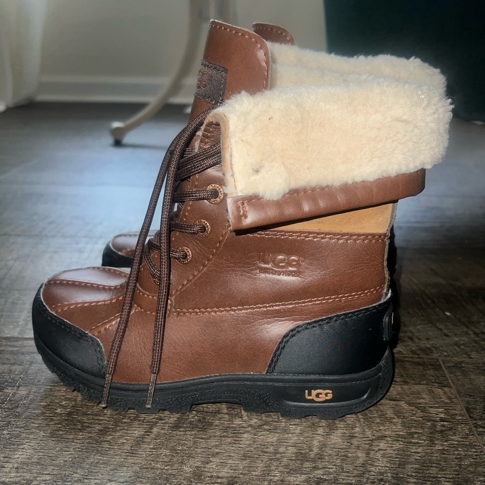 UGG Youth Snow Boots